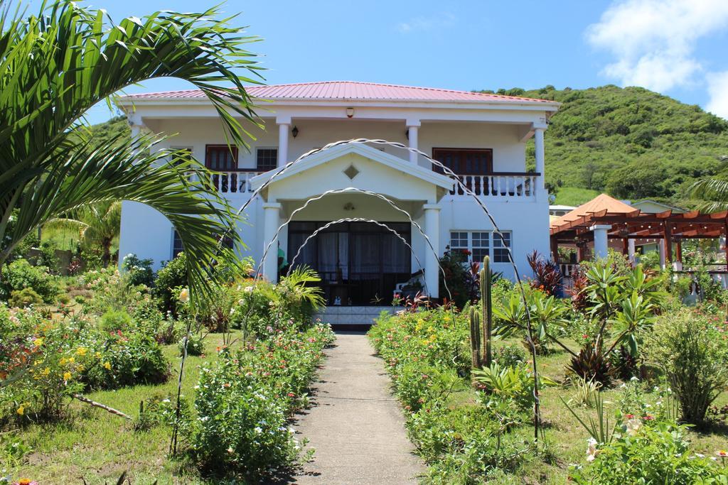 Fern Tree Bed And Breakfast Frigate Bay Extérieur photo